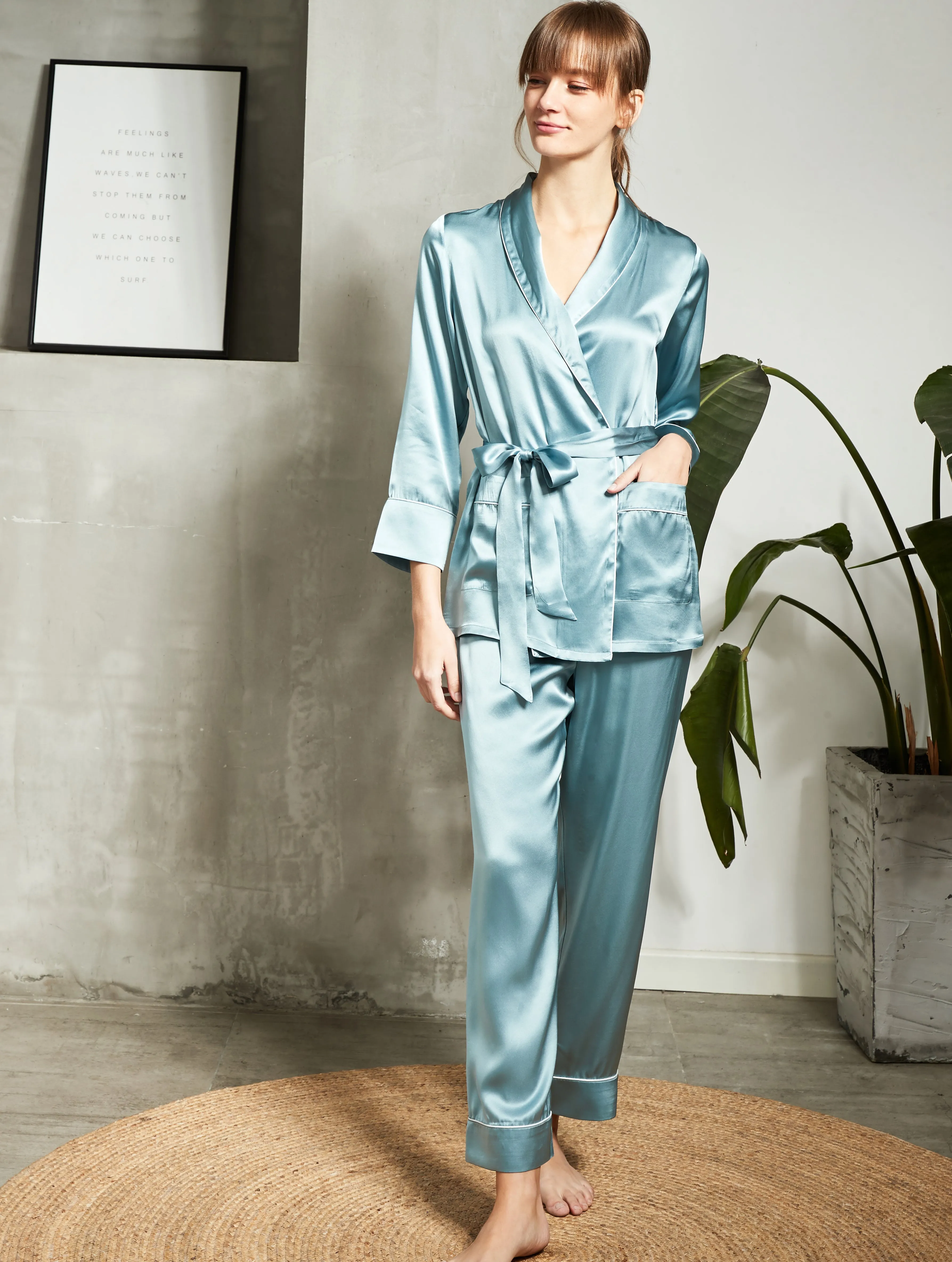Chic Women's Silk kimono Pajama Set