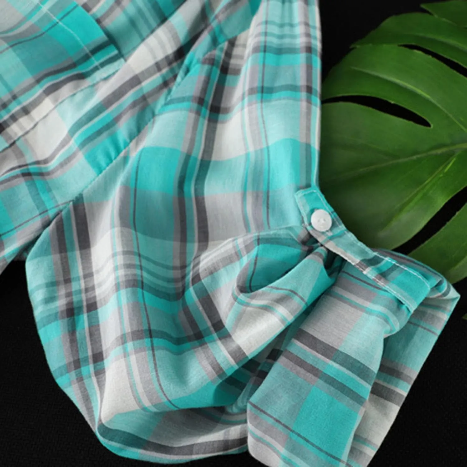 Womens Oversized Button Down Plaid Shacket Shirt with Pockets Roll Up Long Sleeve Casual Boyfriend Tunic Blouse Top